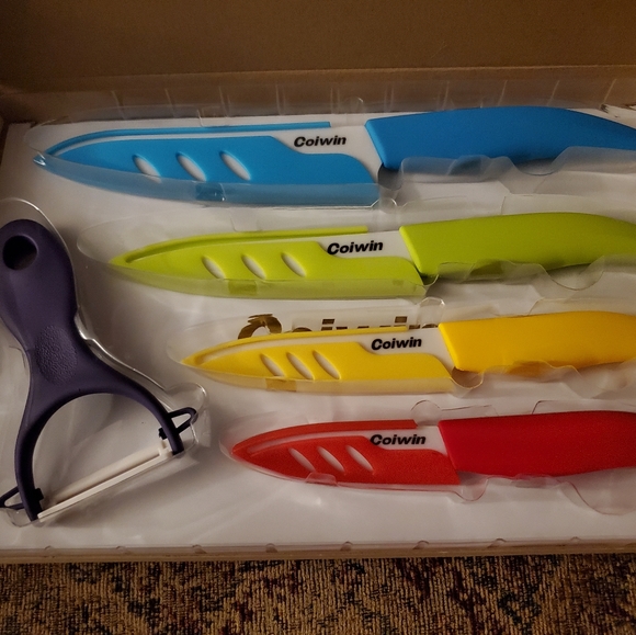 New in box ceramic knife set - Picture 2 of 3